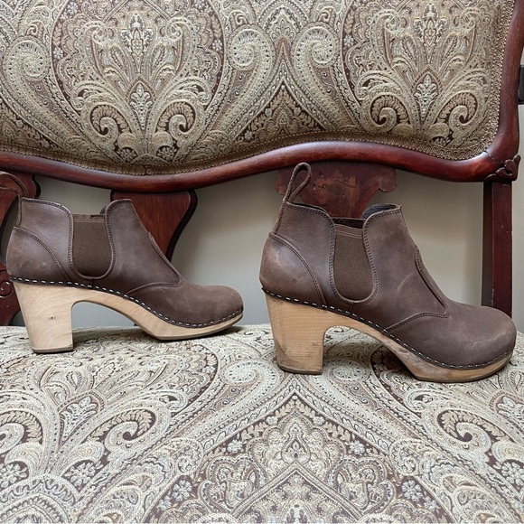 Toffel Swedish Hasbeens Chelsea Low Ankle Boots Clogs Heels Brown Nubuck Size 11 - Picture 2 of 7
